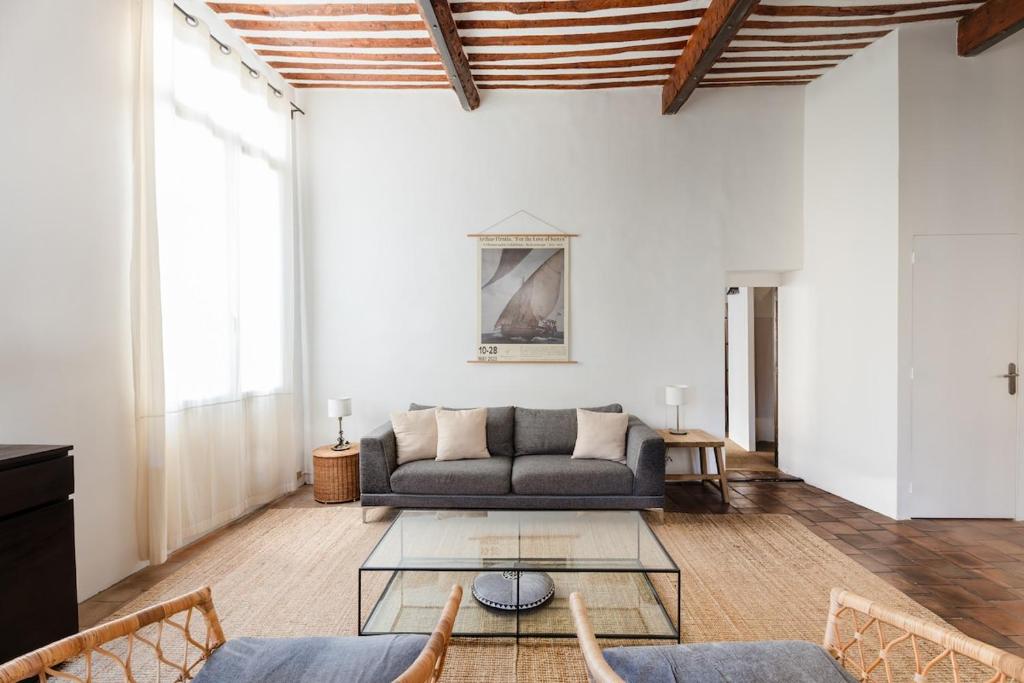 Central duplex with terrace