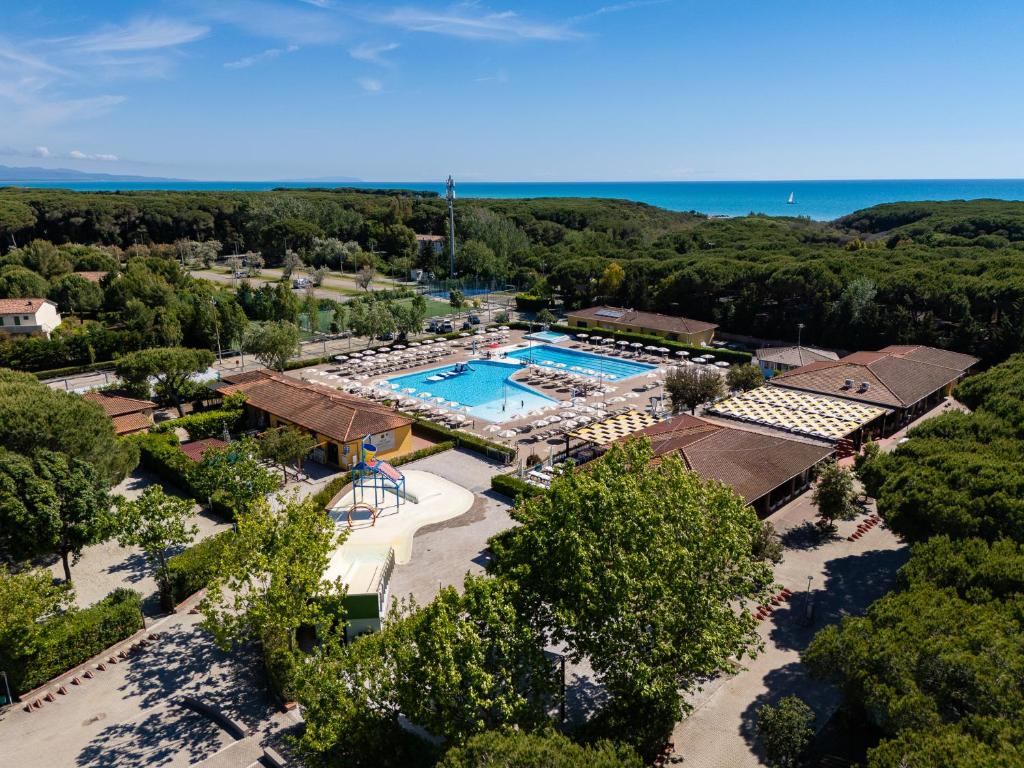 an overhead view of a resort with a swimming pool at Club del Sole Le Gorette Cecina Easy Camping Village in Marina di Cecina