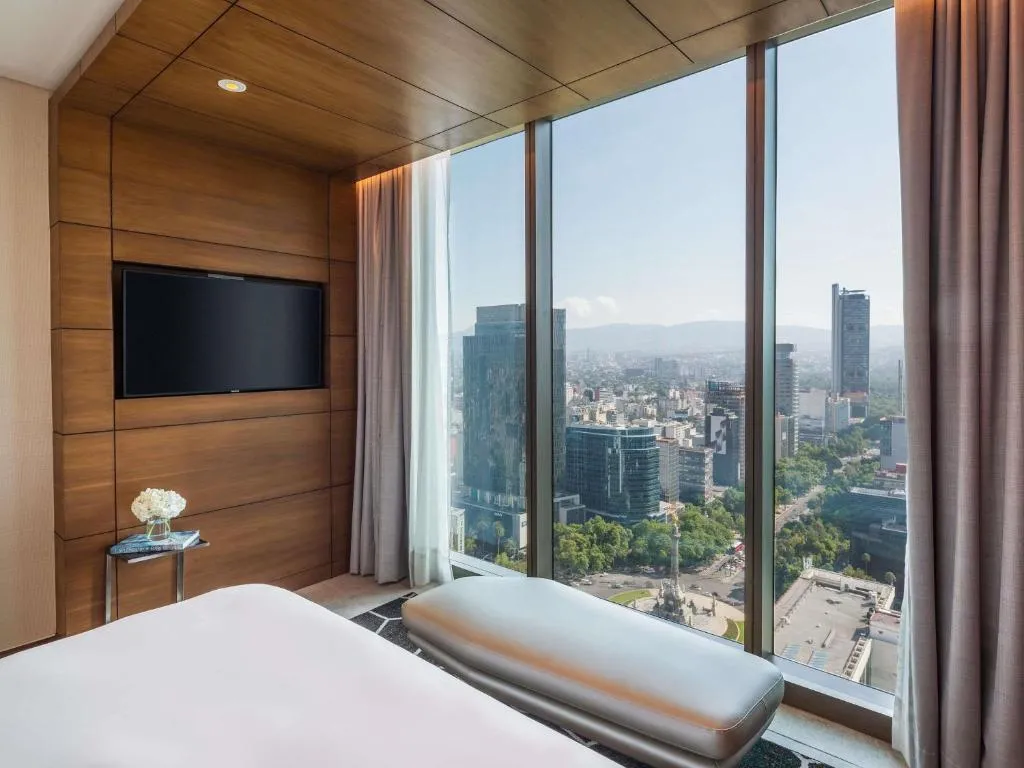 Prestige King Suite with View and Club Access