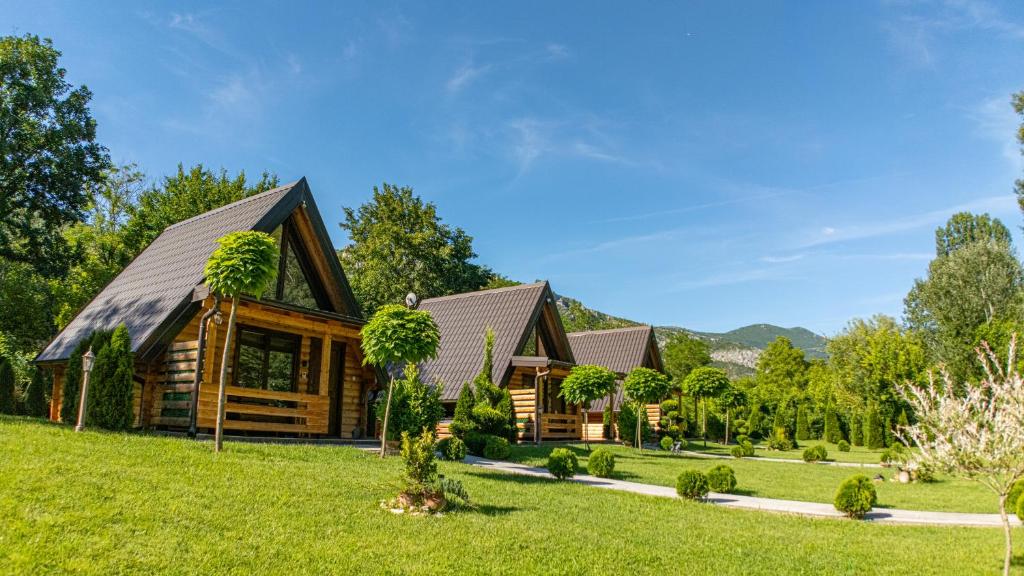 a log home with a gambrel roof at Sicevacka Bajka log cabin in a nature park in Niš
