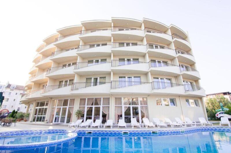 Bazén v ubytování Hotel Veris nebo v jeho okolí