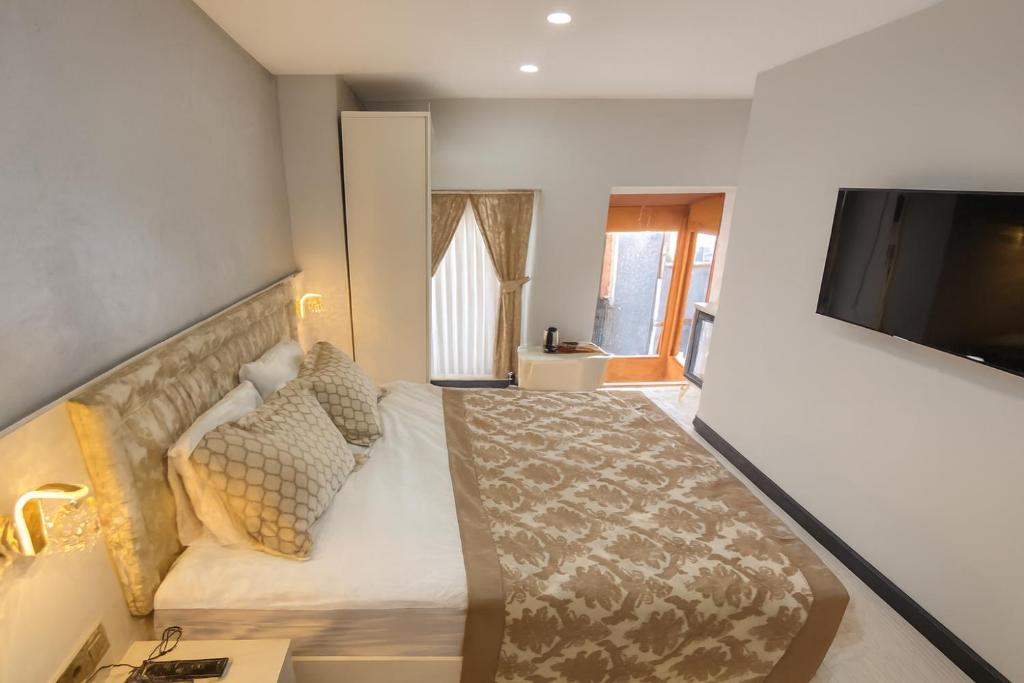a bedroom with a large bed and a television at Şiva Pera Hotel & Spa in Istanbul