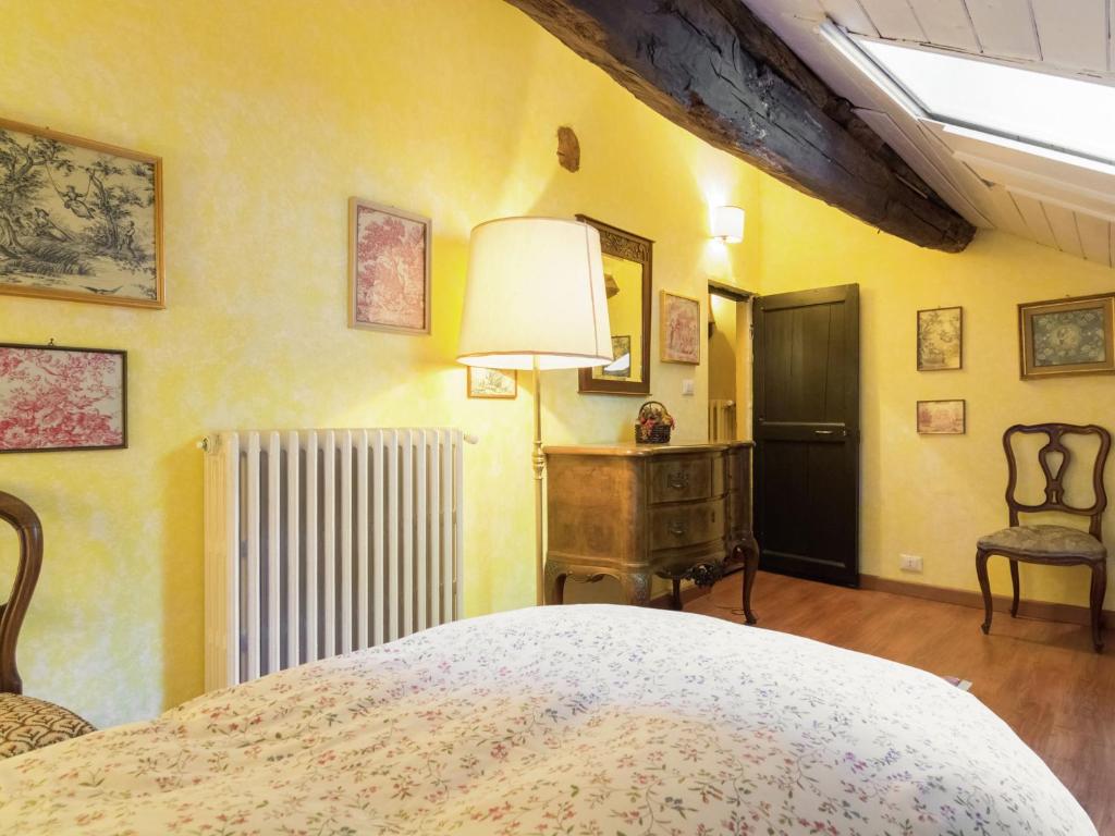 Postel nebo postele na pokoji v ubytování Apartment in Cut Monferrato with garden