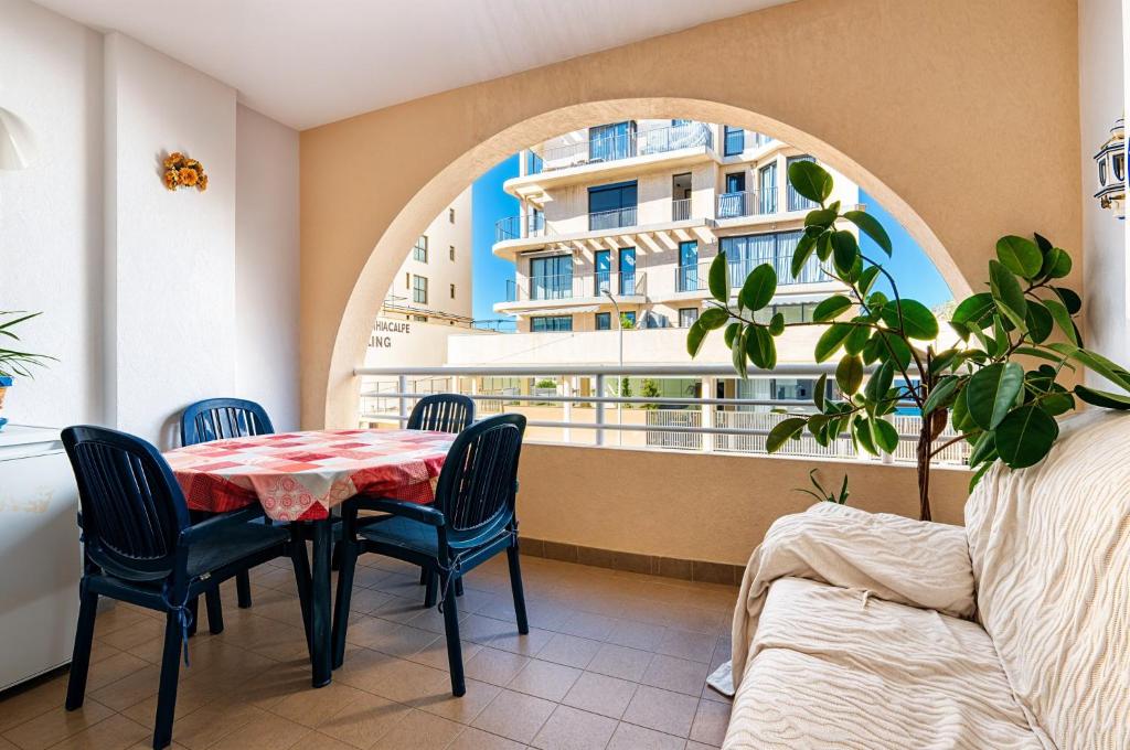 a table and chairs in a room with a window at Escondite Brisa Marina in Calpe