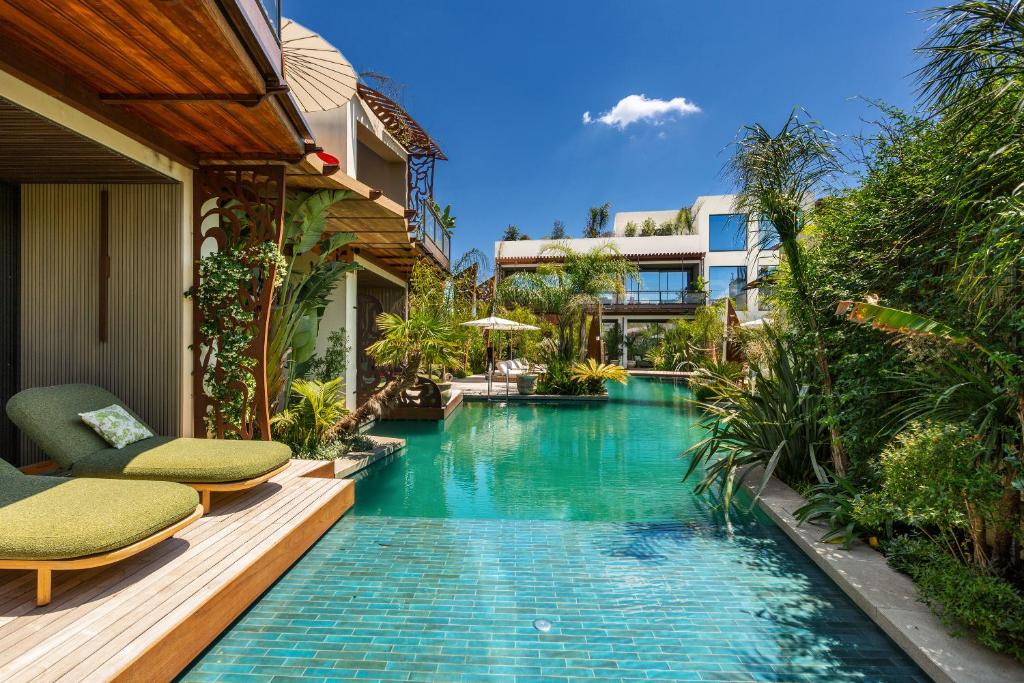 a swimming pool in the middle of a house at Mohala Boutique Hotel in Diso