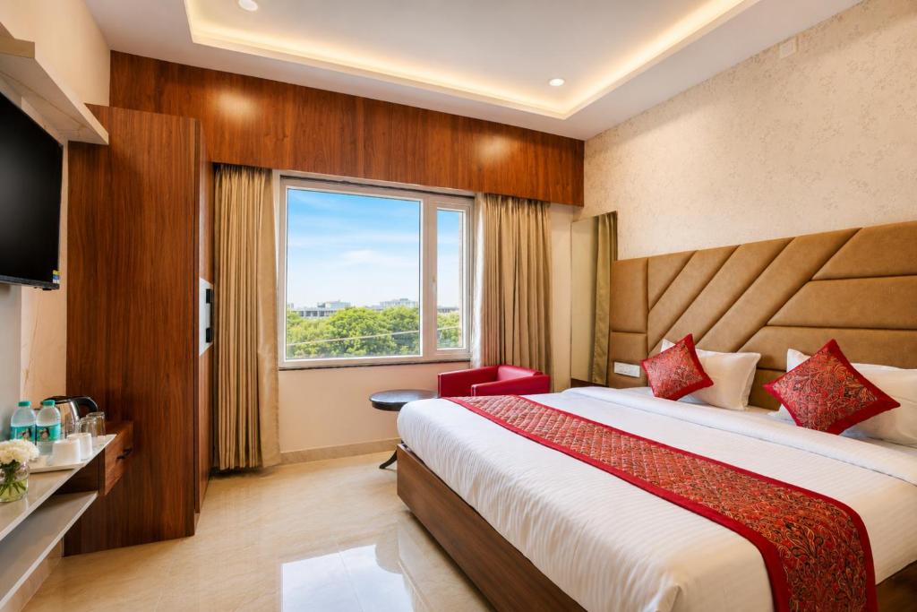 a hotel room with a bed and a window at hotel pride & restaurant in Dabok