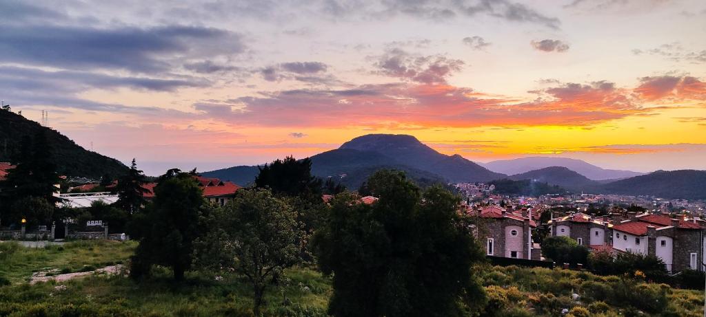 a city with a mountain in the background at sunset at Hanem in Cedit