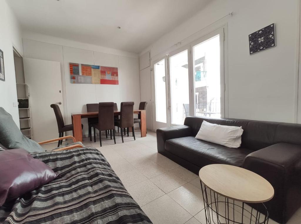 a living room with a couch and a table at Maribeach Sitges in Sitges