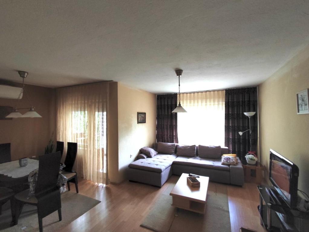 a living room with a couch and a tv at Cozy apartment in Bitola in Bitola