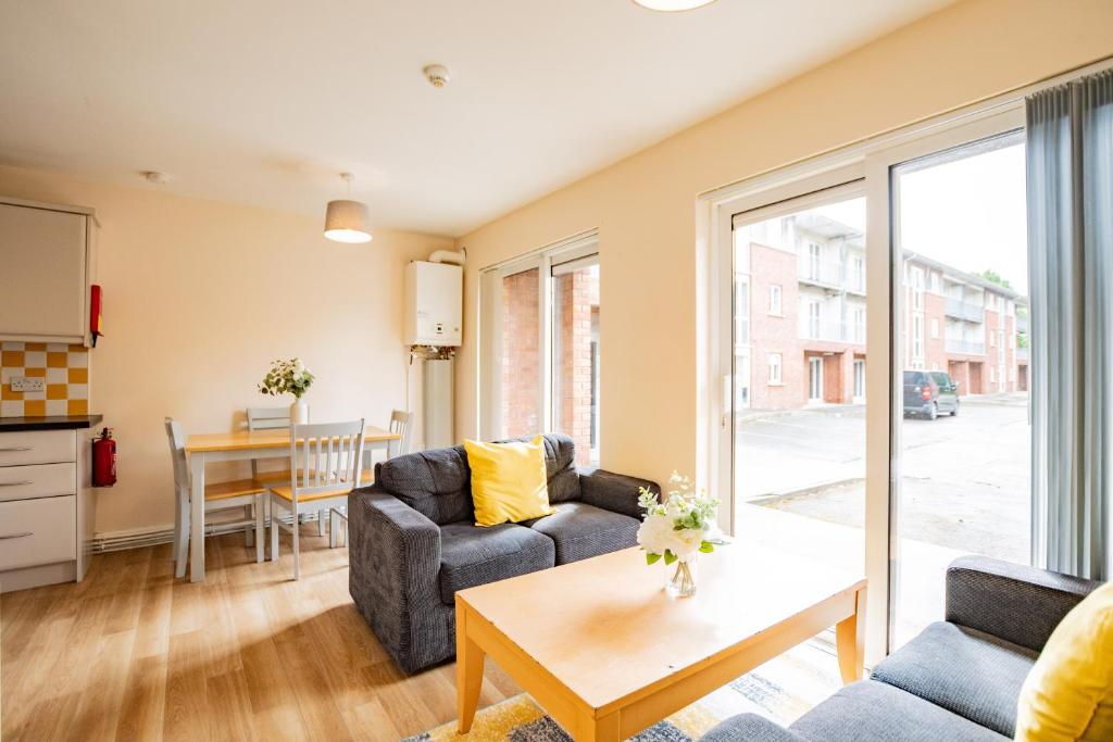 a living room with a couch and a table at 4 Bedrooms - Limerick Campus & High-Speed Wi-Fi in Limerick