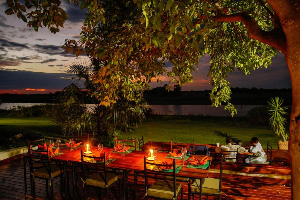 Εστιατόριο ή άλλο μέρος για φαγητό στο Thamalakane River Lodge