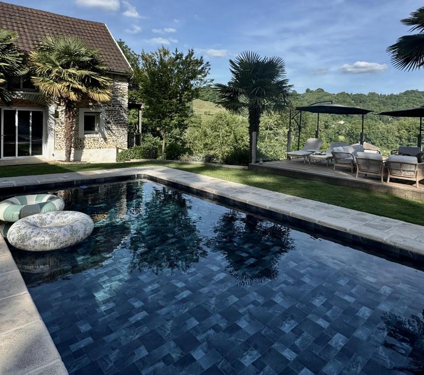 a swimming pool in the backyard of a house at Maison Maün in Gelos