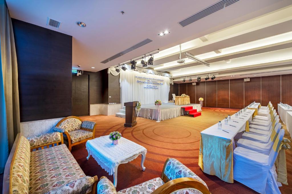 Posezení v ubytování Buri Sriphu Hotel
