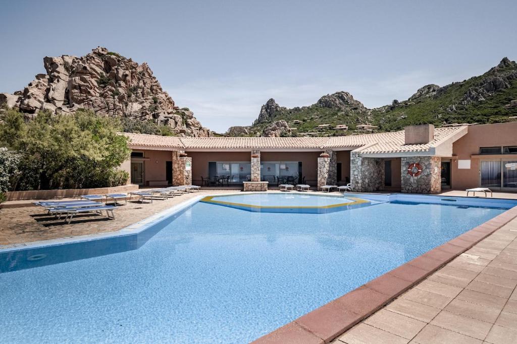 Bright little villa with a sea view