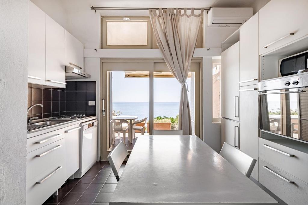 Bright little villa with a sea view