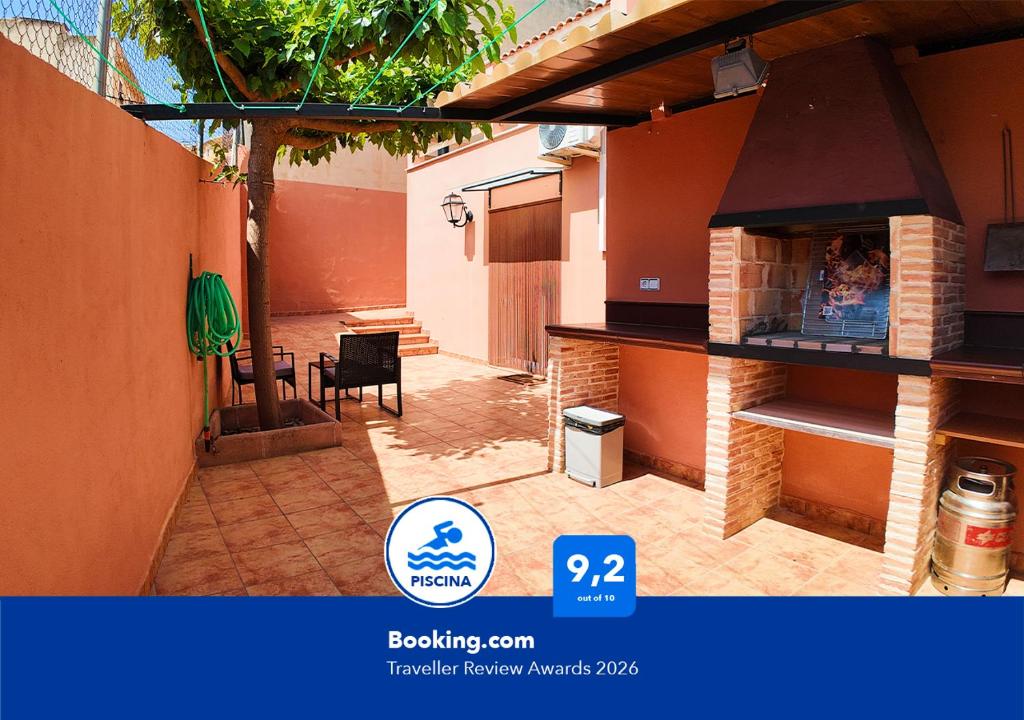 a picture of a patio with an outdoor kitchen at Ruralux Valentín in Calasparra