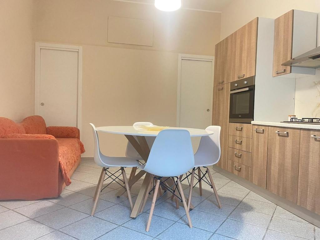 a kitchen with a table and chairs in a room at Casa vacanze Da Fra in Cariati
