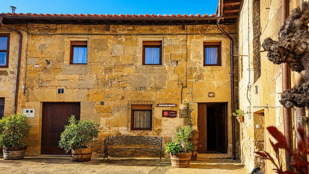 an old stone building with a bench in front of it at La Casa del Ayer in Ábalos