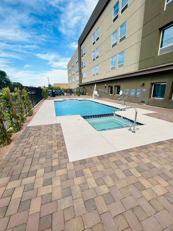 La Quinta Inn & Suites by Wyndham Phoenix West Glendale photo