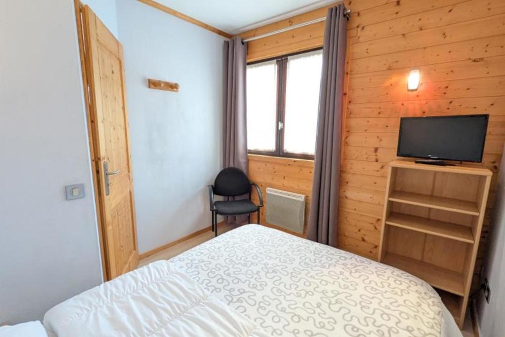 Apt in St Jean de Sixt Heart with Balcony - Departamento
