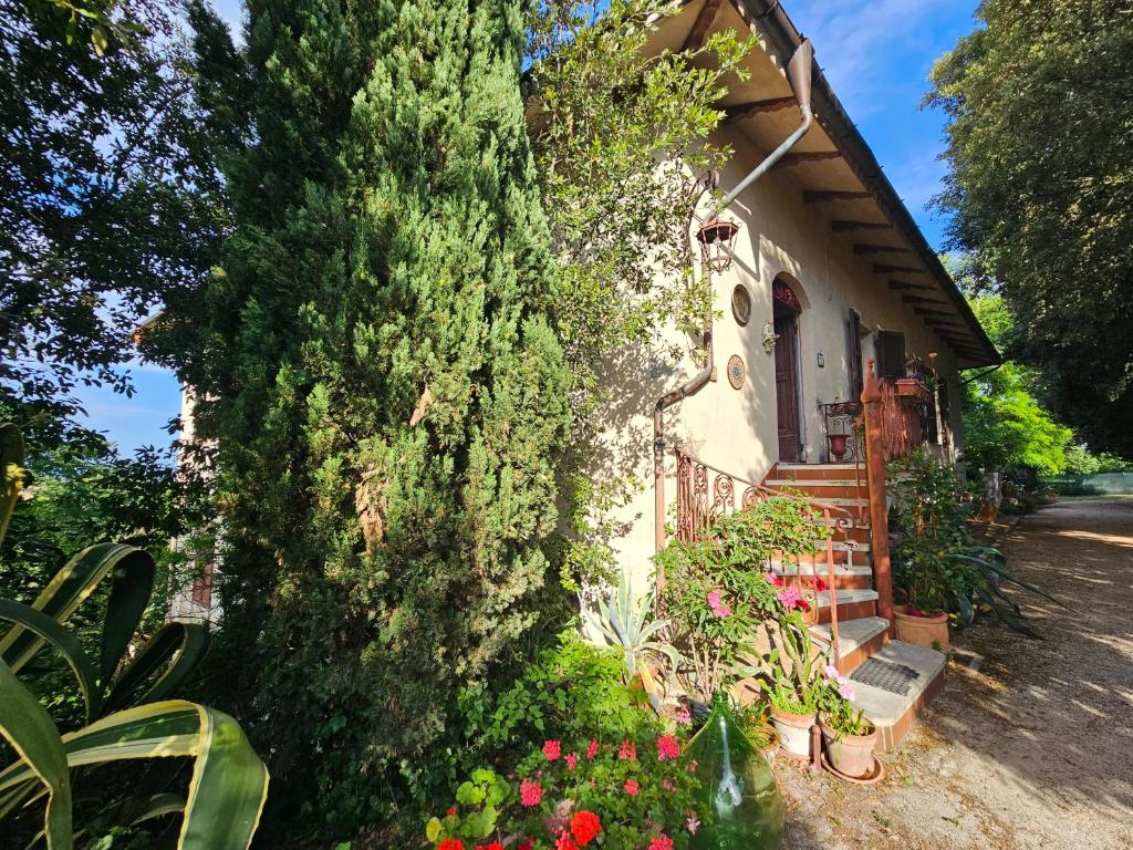 a house with ivy growing on the side of it at Villa Carla - vicino alla Riviera del Conero e ai Colli dell' Infinito in Ancona