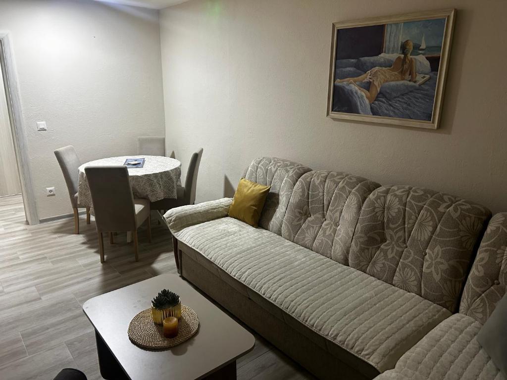 a living room with a couch and a table at Apartment Vucetic in Sutvara