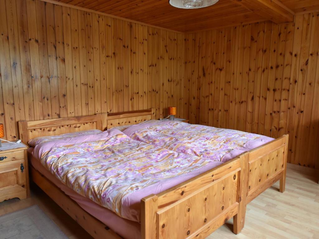 Postel nebo postele na pokoji v ubytování Chalet in Grengiols near Bettmeralp Ski Slopes