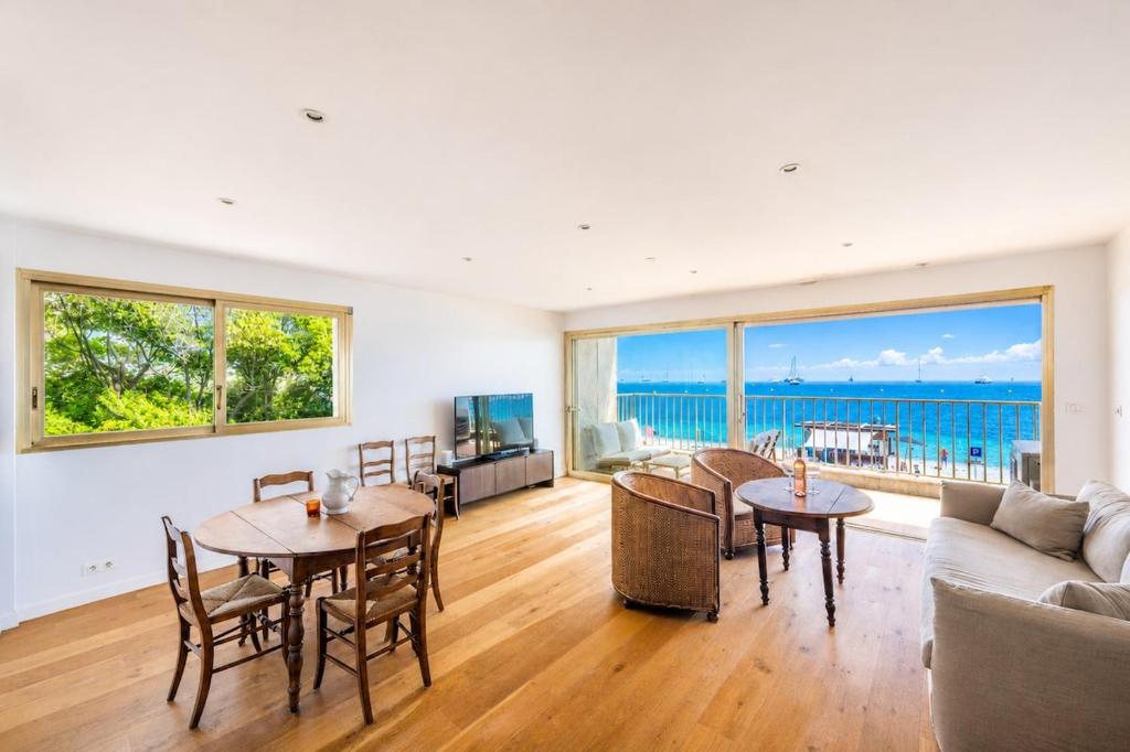Beachfront Antibes Sea View 2 Bedrooms