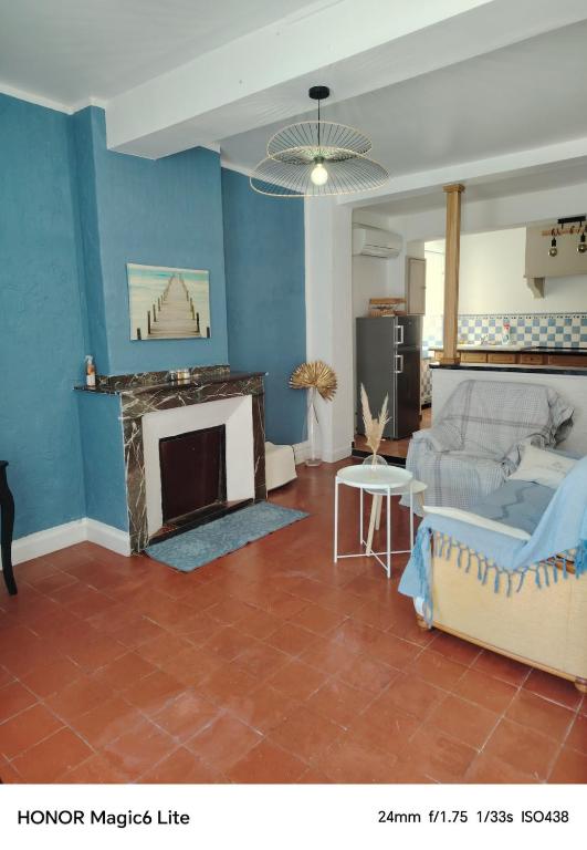 a living room with a couch and a fireplace at La Casa de Nona in Carcassonne