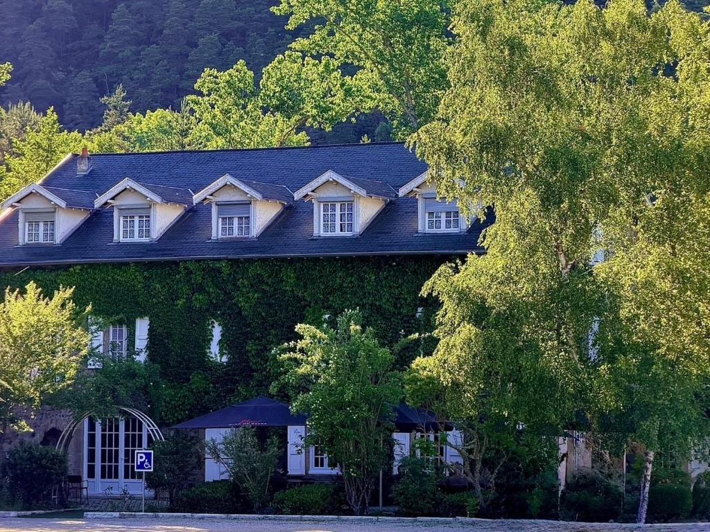 a house with ivy growing on the side of it at Le Moulin de Barette - Blavozy, 43700 Le Puy-en-Velay in Blavozy