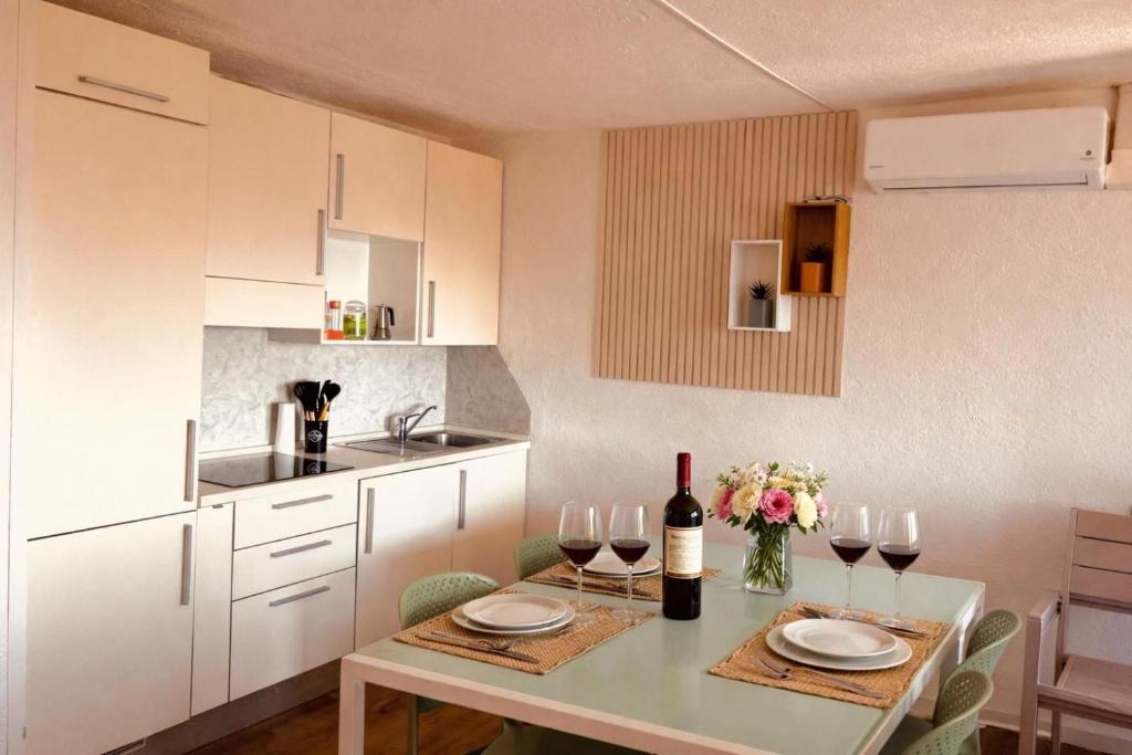 1-3 e 15-30 settembre ultime date! 4 Posti Letto - Terrazza vista mare - Piscina - Porto Rotondo vicino al mare - wifi