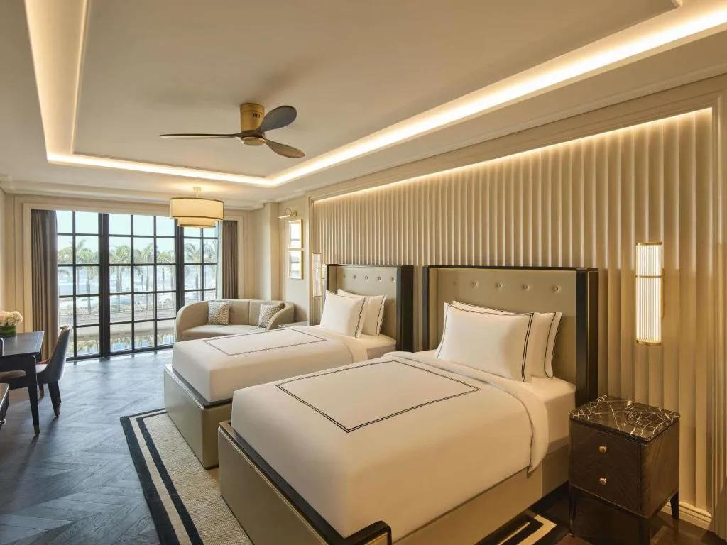 Fairmont Gold Twin Room with Fairmont Gold Lounge Access with Complimentary Airport Transfers (T1 & T2), Soft Mini Bar, Daily 4 Piece Laundry (Non Cumulative)