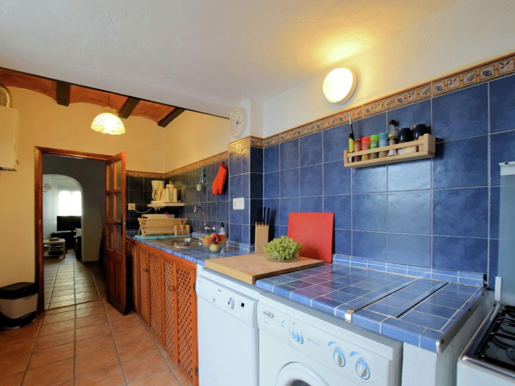 Kuchnia lub aneks kuchenny w obiekcie Holiday Home in Rute with Private Pool