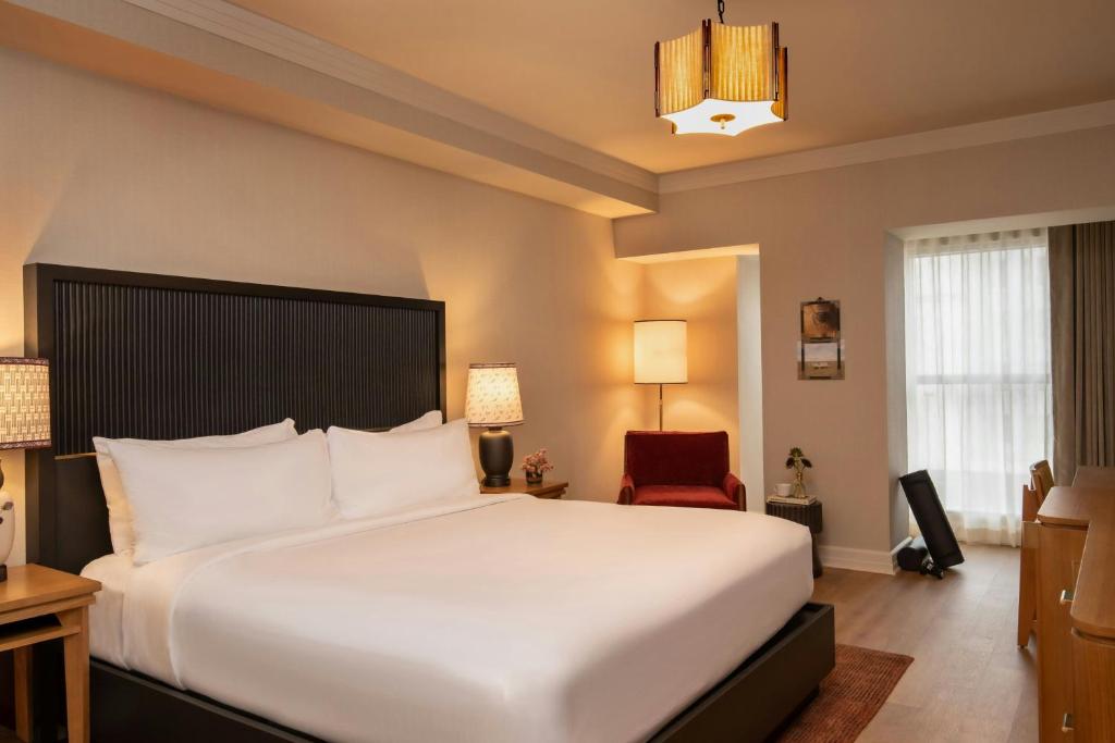 Hutton Hotel - 