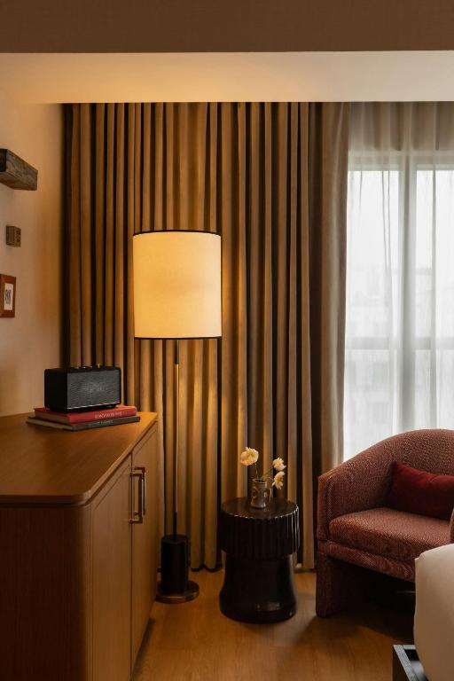 Hutton Hotel - 