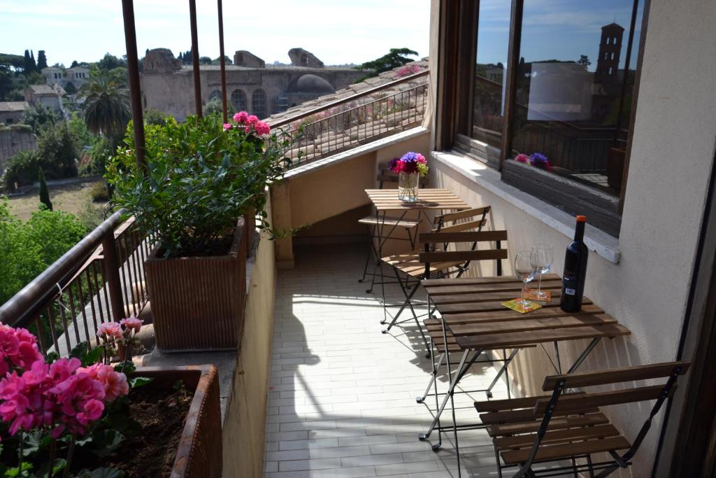 A balcony or terrace at Penthouse Cardello Colosseum