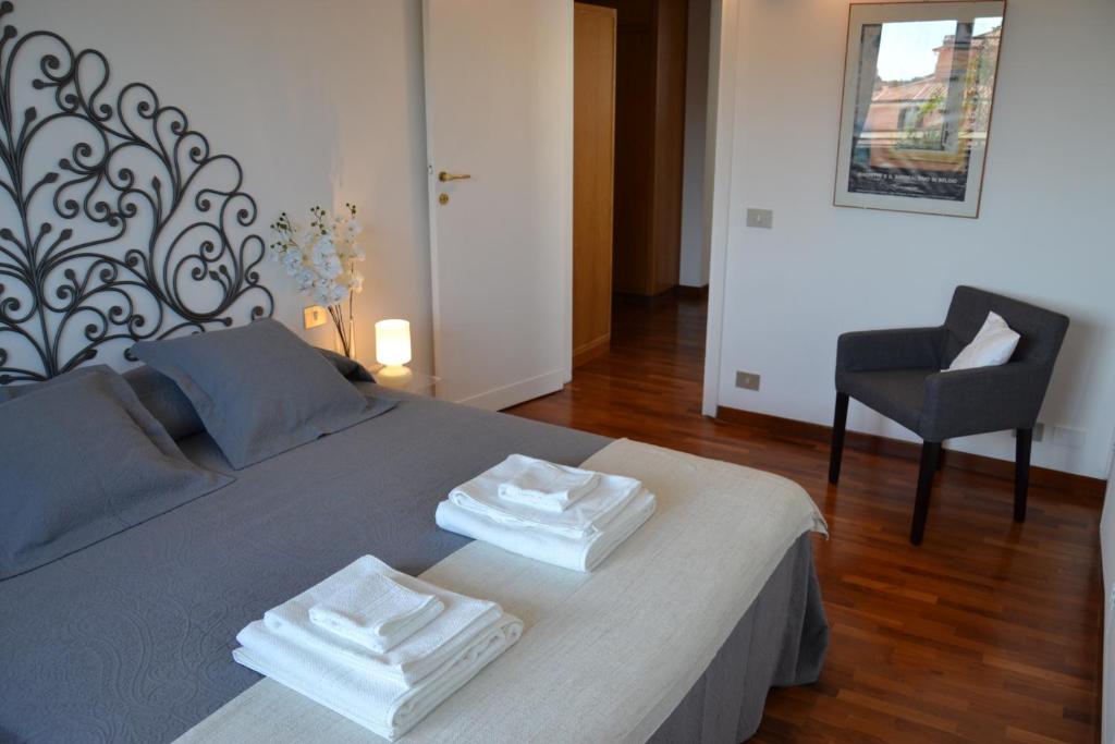 A seating area at Penthouse Cardello Colosseum