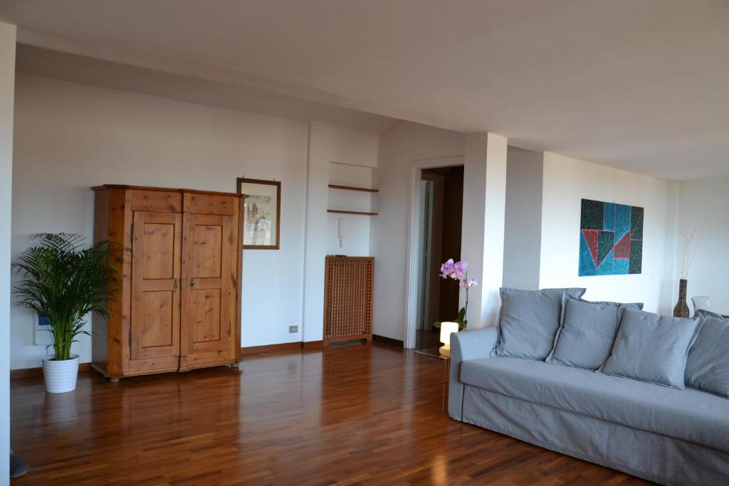 A seating area at Penthouse Cardello Colosseum