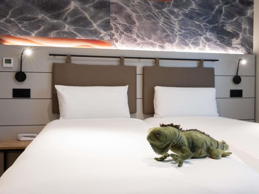 ibis Styles Santander - Quadruple Room With One Double And Two Single Beds