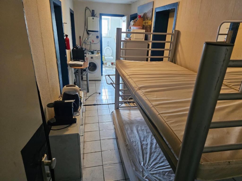 a room with two bunk beds in a room at SCHLAFGELEGENHEiT in Essen