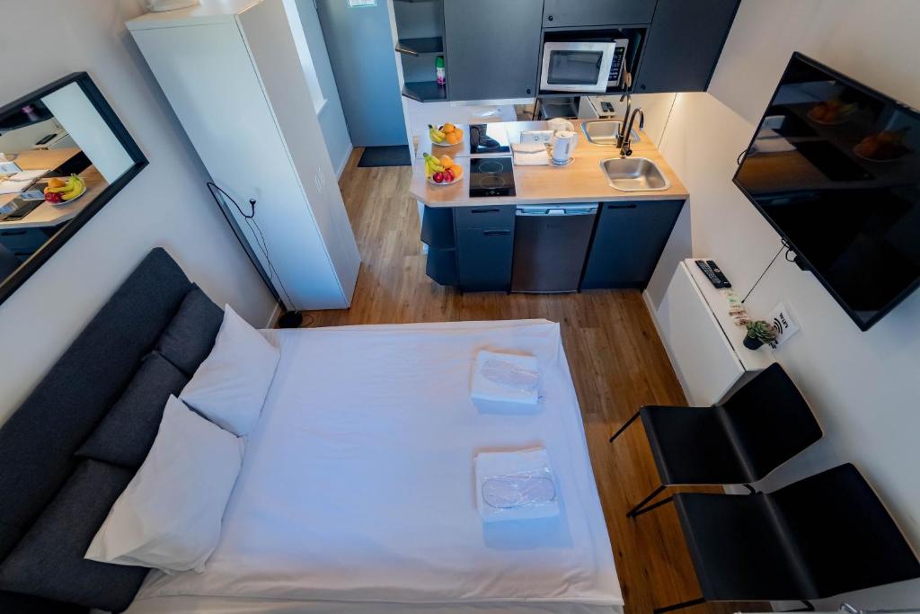 Laki 24 Apartments by EasyRentals - Hizvo