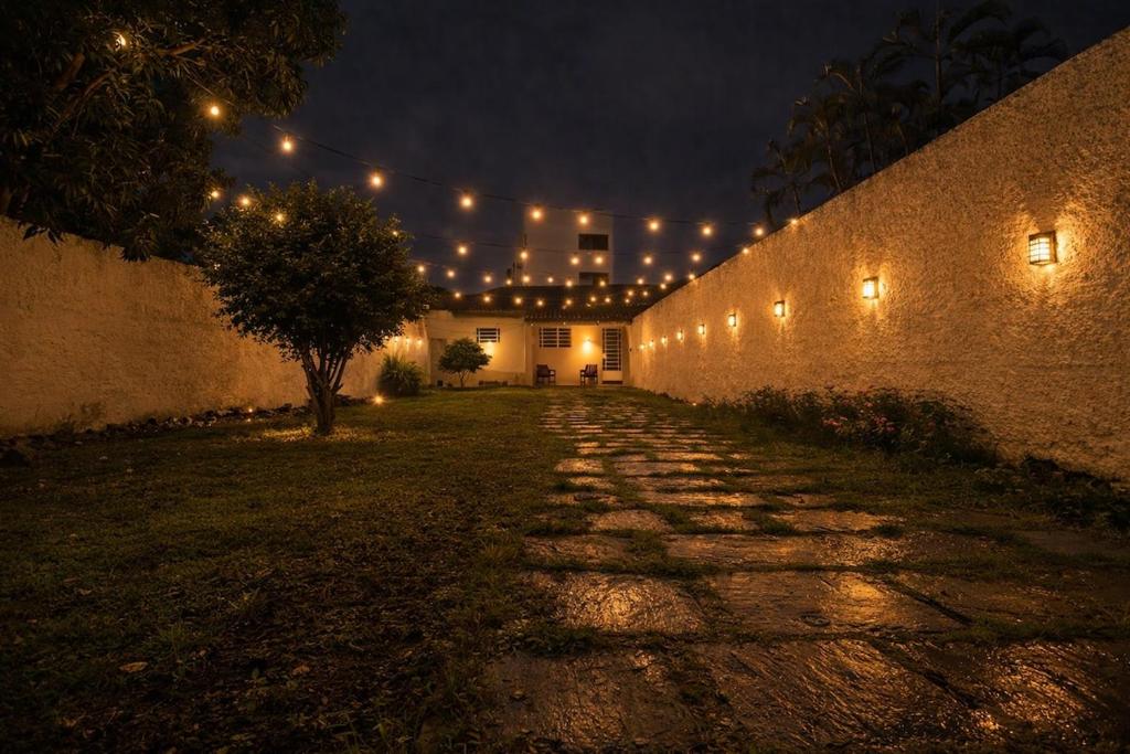 a stone wall with lights on it at night at Jardim Teresa - Até 10 pessoas, próximo ao Açude Velho, Centro Histórico e Parque do Povo in Campina Grande
