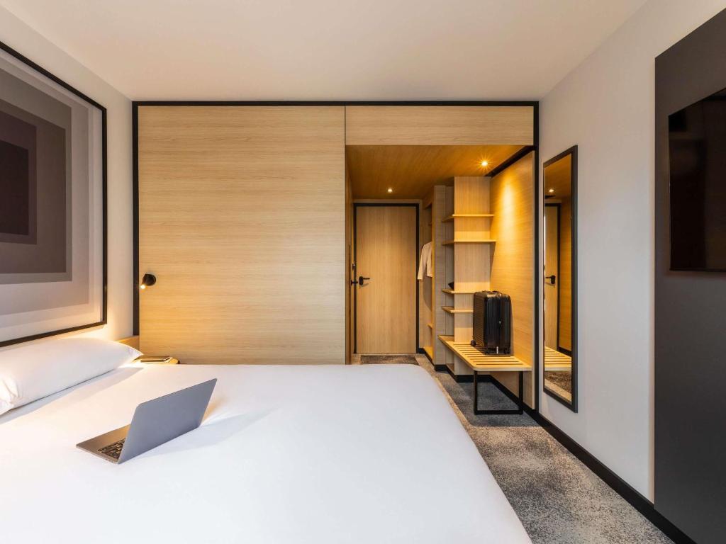 a bedroom with a bed and a laptop on it at ibis Nancy Centre Stanislas in Nancy