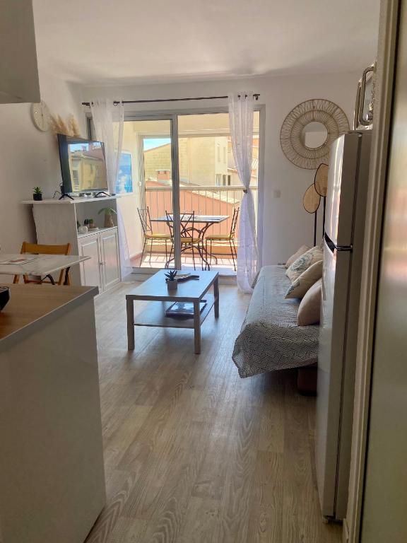 À 200 m de la plage Studio rénové avec loggia