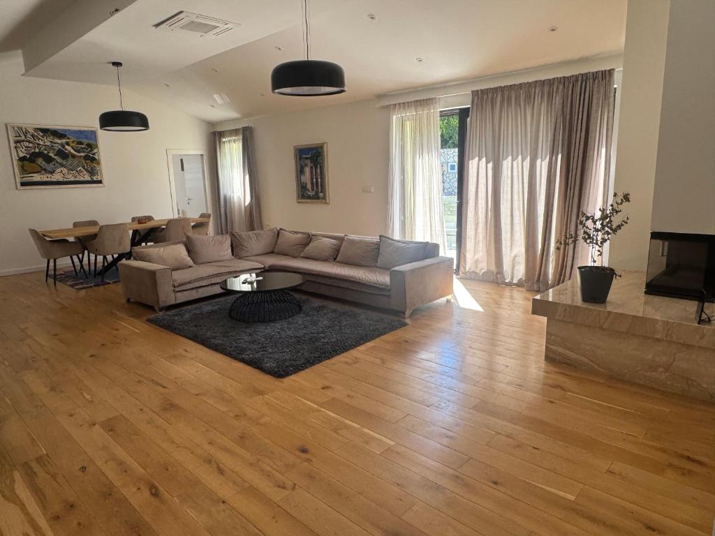 Apartman Lukas 4- Ičići- Pool, Gym, near Opatija