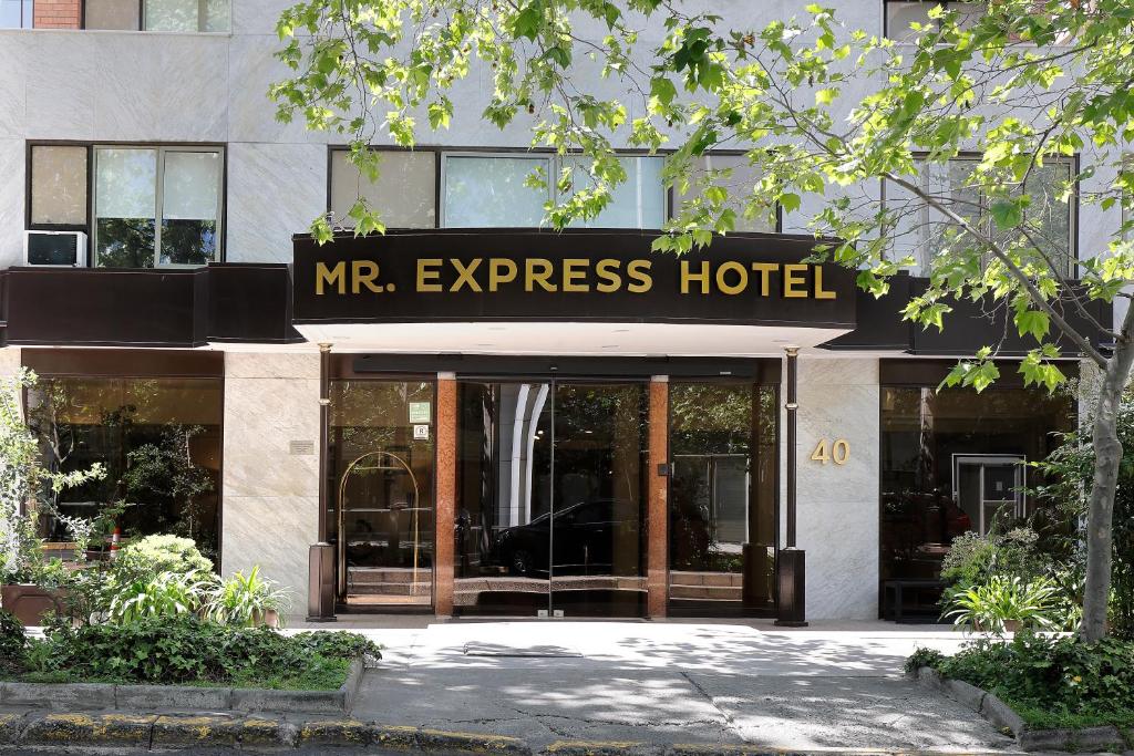a building with a mr express hotel at MR Express (ex Hotel Neruda Express) in Santiago