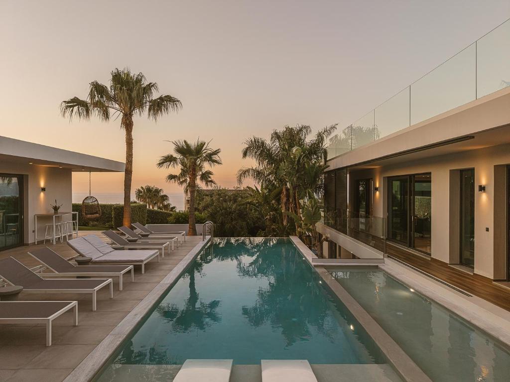 Villa Lydia I Superb views, two pools, next to the city