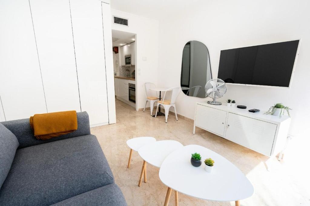 Zone Pietonne Studio with Private Terrace Heart of Nice 2 min Beach