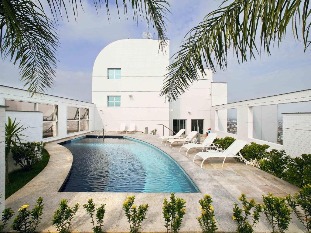 a swimming pool in the backyard of a house at Mercure Manaus in Manaus