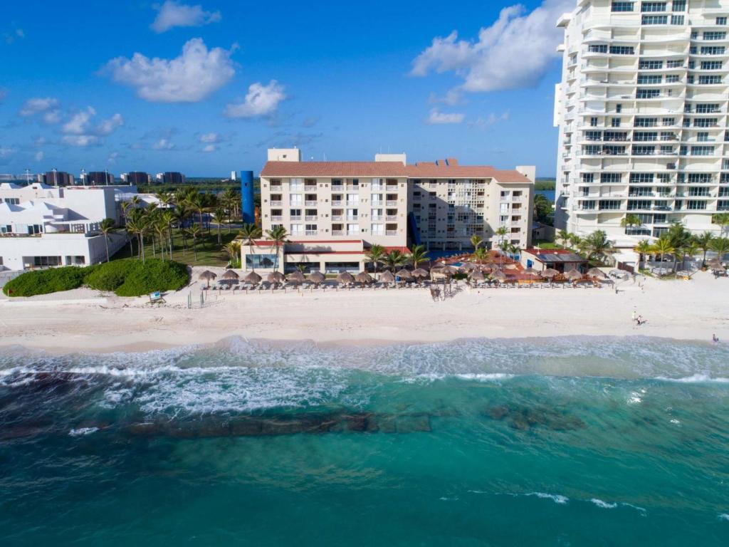 an aerial view of a beach and buildings at Club Regina Cancun in Cancún